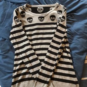 Awesome 💀 sweater!